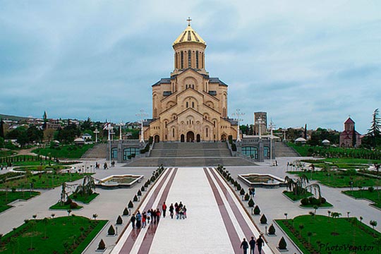 Один из самых больших Троицких Соборов мира в Тбилиси