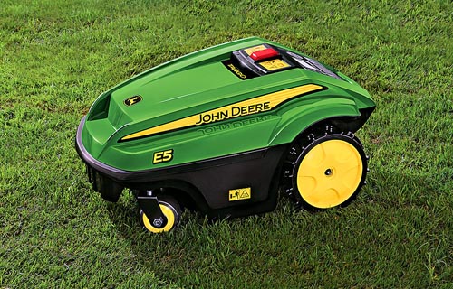 Разработана автономная косилка для газонов John Deere Tango E5