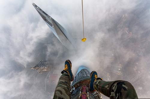 На вершине самого высокого здания Китая. Видео
