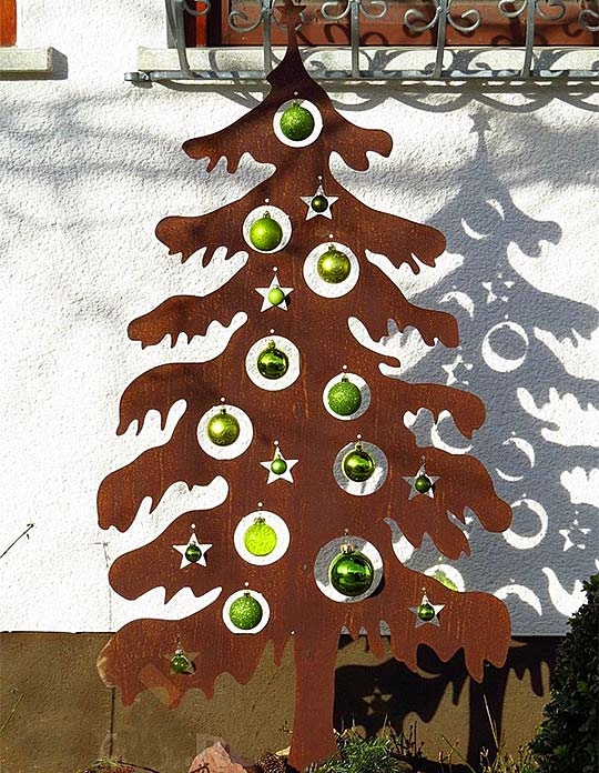 15 лучших настенных новогодних елок
