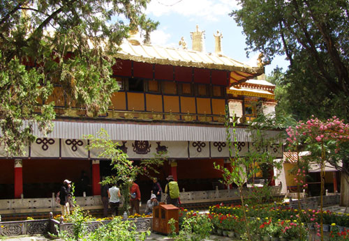 Летняя резиденция Далай-лам – драгоценный парк Норбулинка