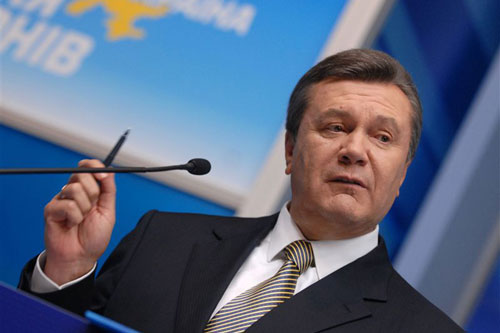 Янукович настаивает на сотрудничестве районной власти с горожанами