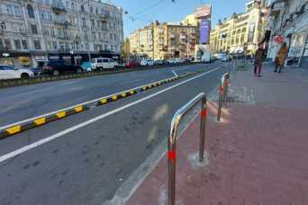 На Бессарабской площади начали упорядочивать движение