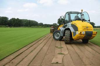 Как работают фронтальные погрузчики Kramer Allrad 880. Фото и Видео