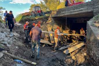 У Чернiвецькiй областi ремонтують аварiйний мiст