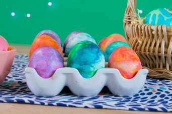 Курьезы: как быстро покрасить яйца пенкой для бритья. Фото и видео