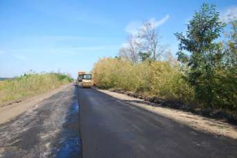 Закарпатскую дорогу ремонтировала фирма из двух человек