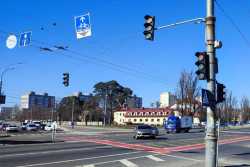 У Києвi встановили "безбар'єрний" свiтлофор