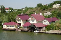 В Хмельницкой области субарендаторы застроили берег Днестра