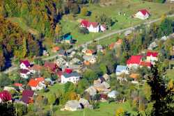 Колишнiй сiльський голова ремонтує будiвлi для переселенцiв у закарпатських селах