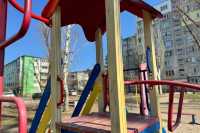 Днiпряни попри вiйну вимагають ремонтувати дитячi майданчики