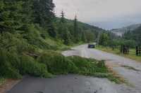 На дорогах Iвано-Франкiвщини лiквiдують наслiдки стихiї