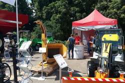 На Агро-2019 представлены многофункциональные минипогрузчики и робот-газонокосилка