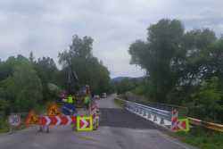 В Iвано-Франкiвськiй областi асфальтують мiст