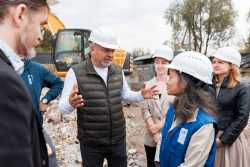 Буча активно використовує будiвельнi вiдходи для ремонту дорiг