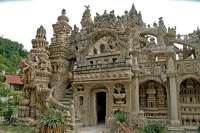 Курьезы: как во Франции построили архитектурный шедевр из придорожных камней