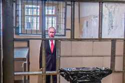 Путина поместили в литовскую тюрьму