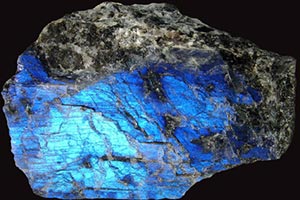 Две компании год бесплатно доили месторождение лабрадорита