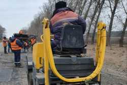 На дорогах Сумської областi лiквiдували 1,5 тис. кв. м ям