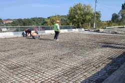 У Хмельницькiй областi ремонтують шляхопровiд на важливiй дорозi