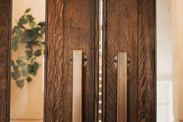 У Львовi вiдновили iсторичнi дверi-вiяло