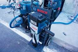 На рынке представлен первый в мире отбойный молоток с GPS-отслеживанием