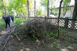 Територiя бiля гаражних кооперативiв в Солом'янськом районi перетворилась на звалище