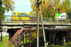 Львов закрыл аварийный мост на ремонт