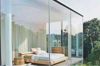 На оконно-дверном рынке представлено безрамное балконное остекление