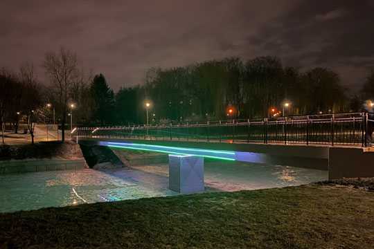 В Киеве отремонтировали мост над озером