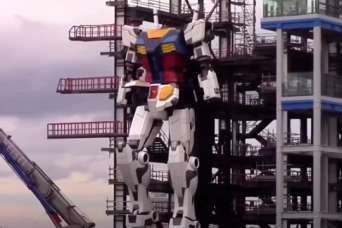 В Японии создали гигантского робота: помесь Годзиллы и Кинг-Конга.  Видео