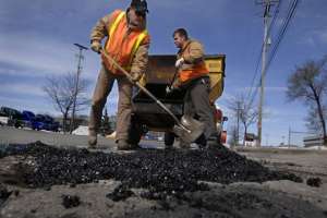 Николаев, Днепропетровск и Житомир отстают с ремонтами дорог