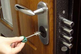 Как правильно эксплуатировать и смазывать дверные замки.  Видео