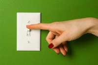 Премьер-министр объяснил украинцам, как сэкономить 25% при оплате за электроэнергию