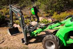 Как легко из минипогрузчика сделать миниэкскаватор. Видео