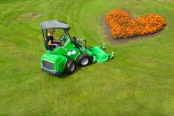 Многофункциональные мини-погрузчики Avant – идеальные строители ландшафта. Видео