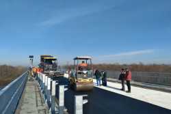 У Чернiгiвськiй областi розпочали асфальтування мосту через Десну