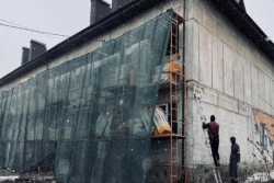 У Бородянцi ремонтують постраждалий вiд росiян будинок