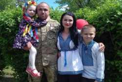 Украинка опознала мужа-военного по фотографиям с эксгумации тел в освобожденном Изюме