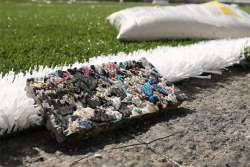 Из 1,8 млн. пластиковых бутылок построили поле