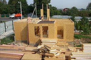 Какие преимущества и недостатки у домов из сэндвич-панелей