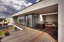 На рынке представлена фурнитура для наклонно-сдвижных систем