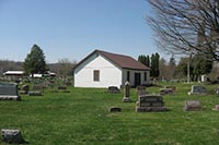 Ушлая львовянка решила поселиться на кладбище