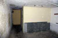 Пiдвали житлових будинкiв в Києвi перетворюють на укриття