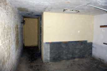 Пiдвали житлових будинкiв в Києвi перетворюють на укриття