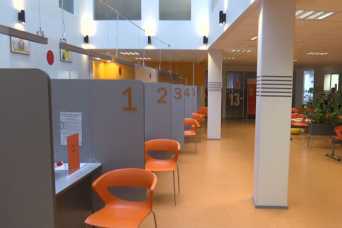 Высокообразованные военные беженцы часто находят неквалифицированную работу