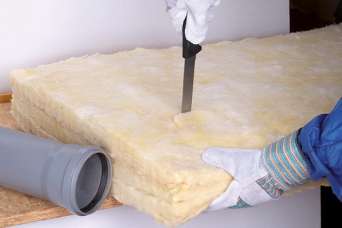 Как и чем резать минеральную вату. Видео