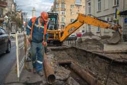 На Подолi замiнили пошкоджену частину тепломережi