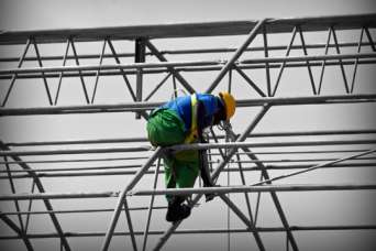 Смертность от опиоидов выше всего в строительстве