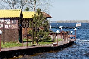 В Днепропетровске яхт-клуб застроил прибрежную полосу